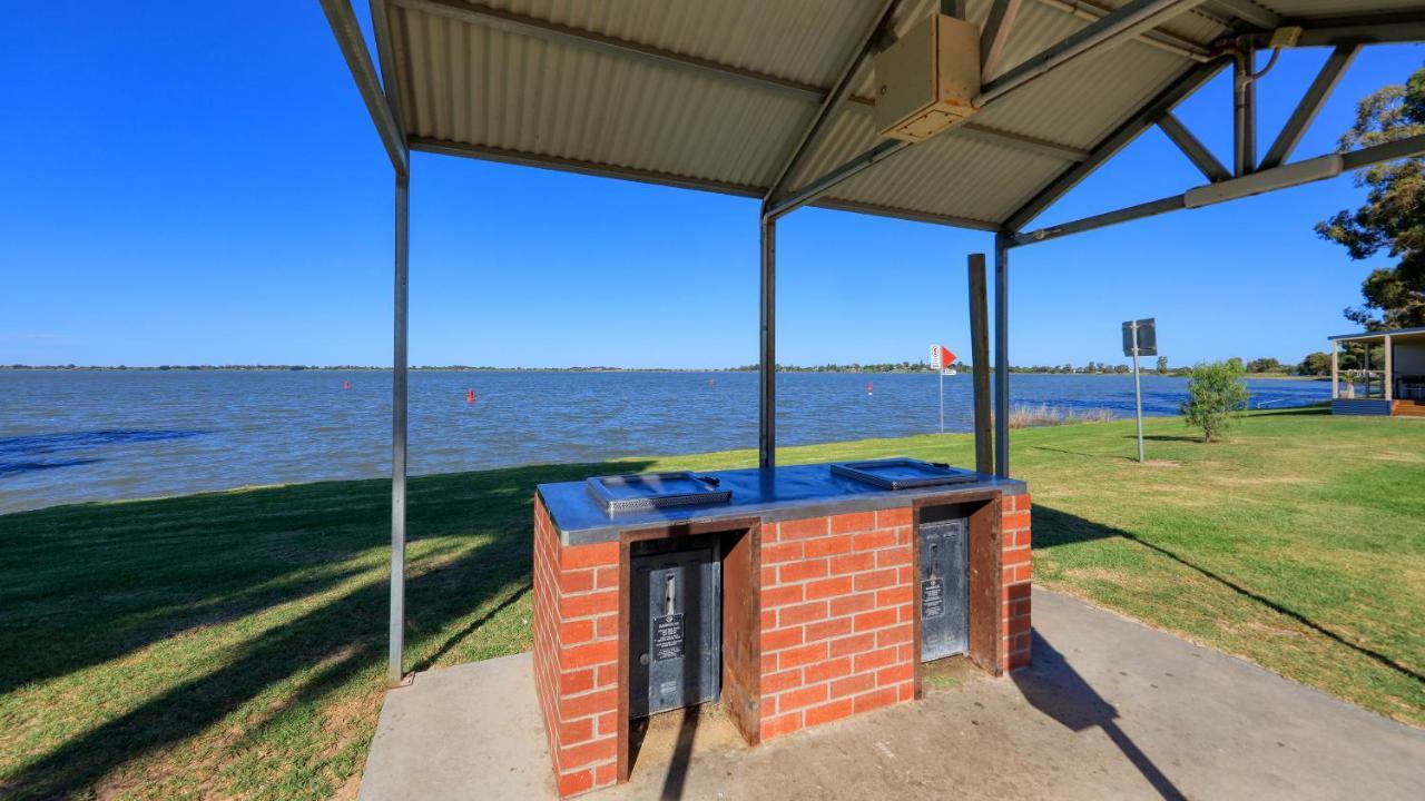 Lake Boga Caravan Park المظهر الخارجي الصورة