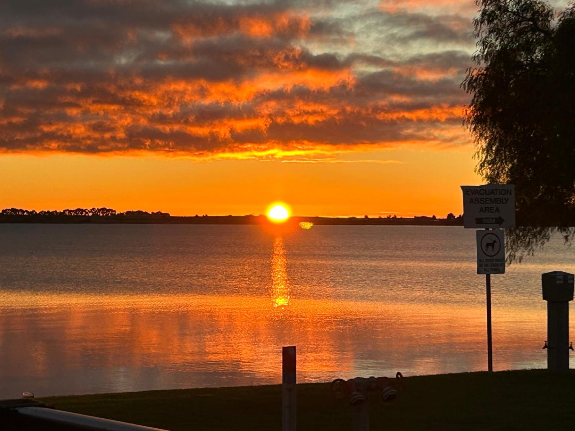 Lake Boga Caravan Park المظهر الخارجي الصورة