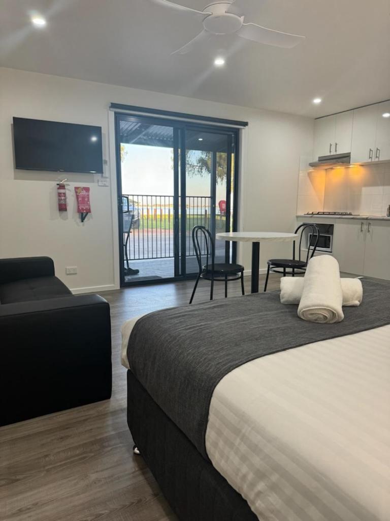 Lake Boga Caravan Park المظهر الخارجي الصورة